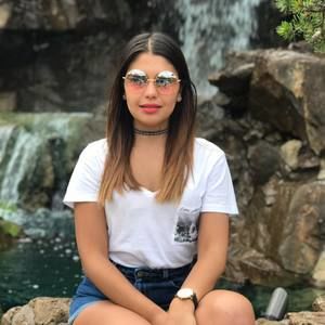 Meet your Posher, Sarra